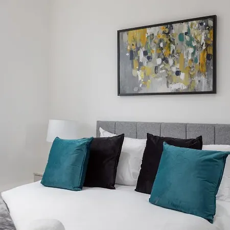 Charming 1 Bed In Apartment *