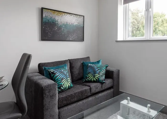 Charming 1 Bed In לידס