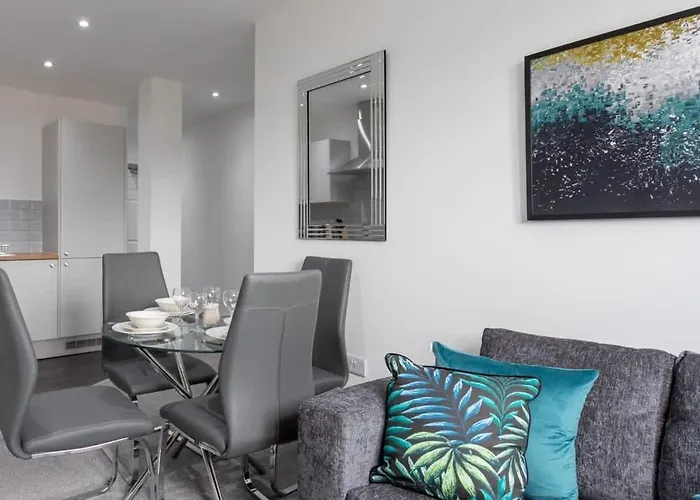 Charming 1 Bed In דירה *