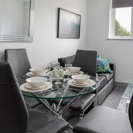 Charming 1 Bed In * Лідс